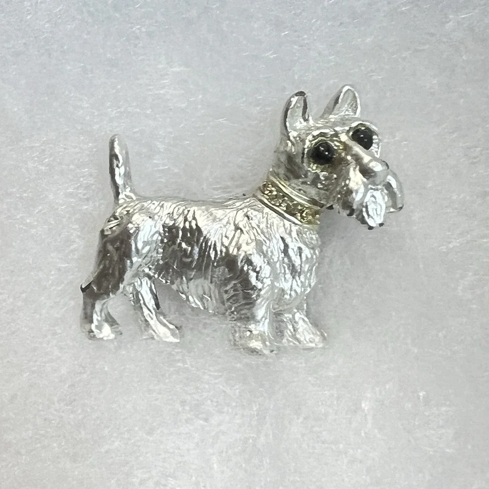 VINTAGE Scottie Dog Clothing Pin/pendant Metal with  Glass stones eyes/collar‎